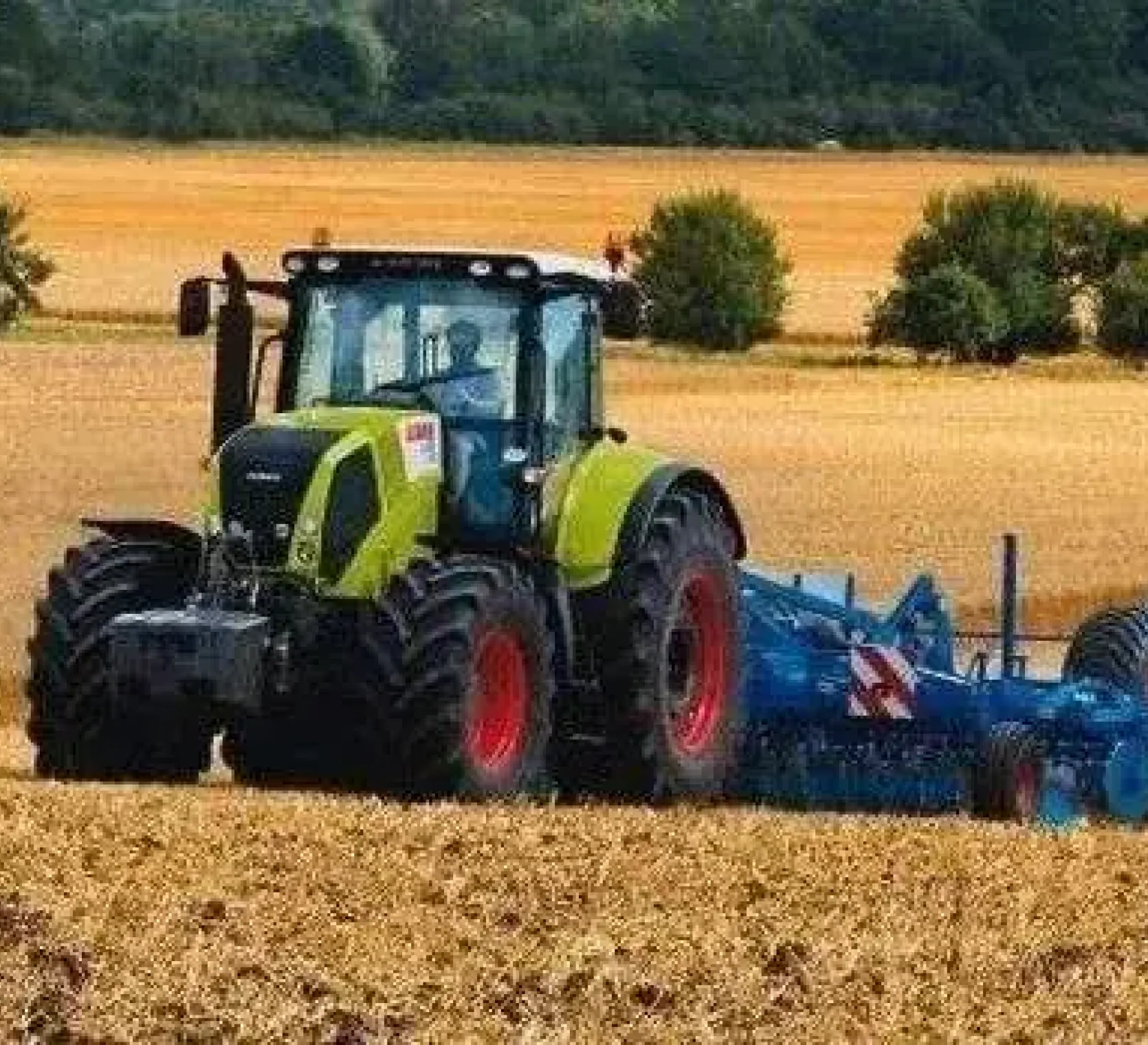 4 pary wyjść hydraulicznych w ciągniku Claas Axion 840 