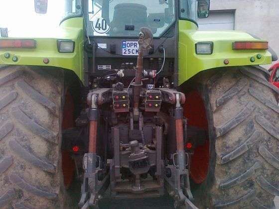 Tylny podnośnik w traktorze Claas model ares 826