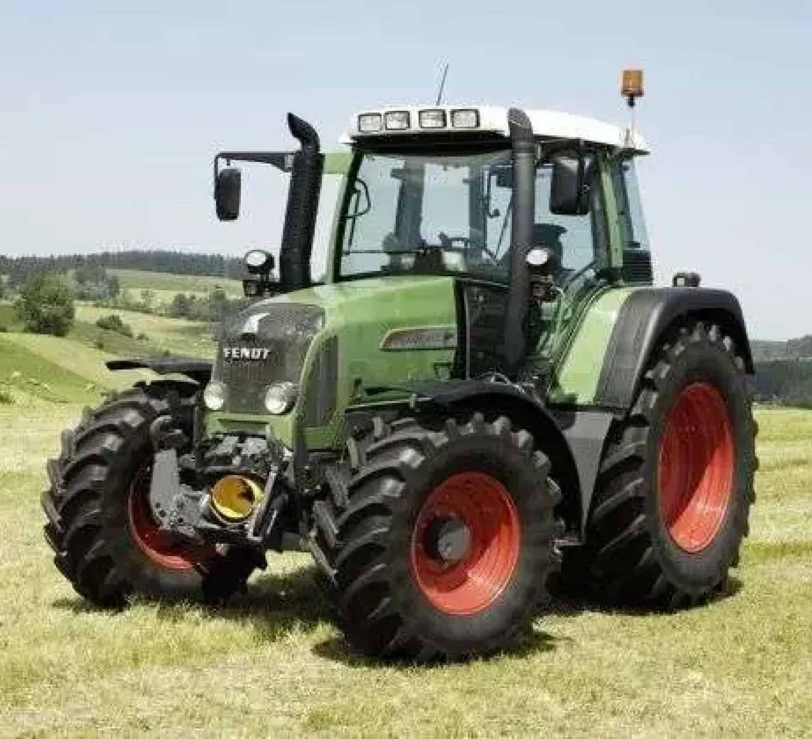 Stojący na łące używany traktor rolniczy Fednt 412 Vario 