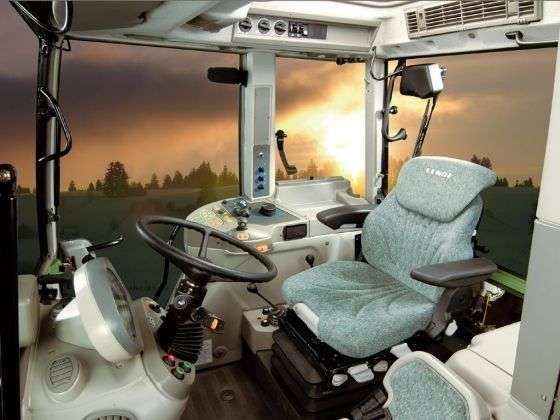 Wnętrze komfortowej kabiny ciągnika Fendt 312 Vario 