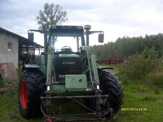 Przód ciągnika używangego Fendt 512 z zamontowanym ładowaczem Stoll bez podzespołów 