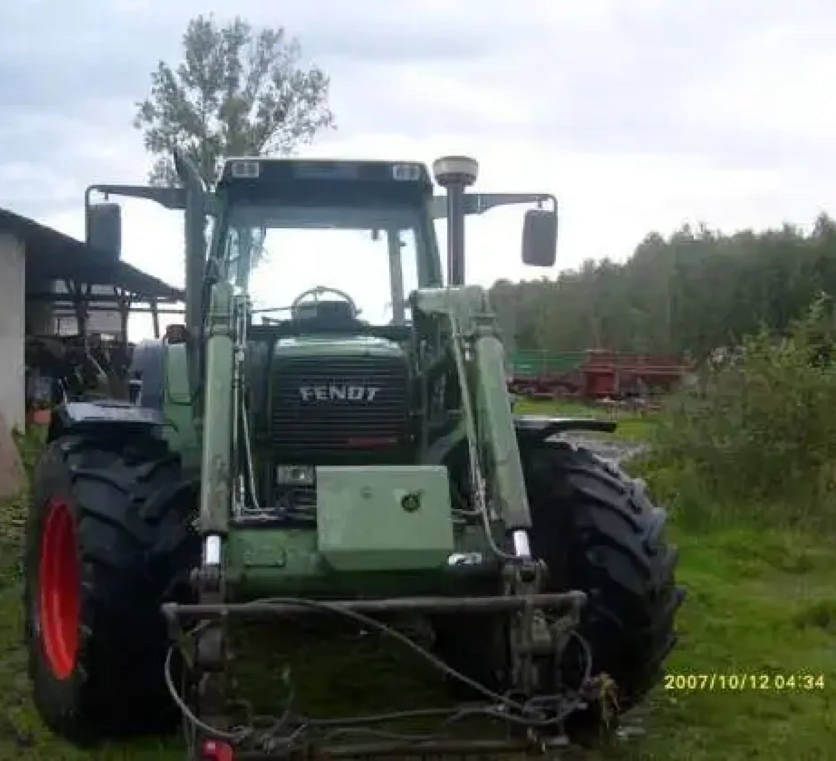 Przód ciągnika używangego Fendt 512 z zamontowanym ładowaczem Stoll bez podzespołów 