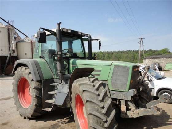 Prawy bok używanego ciągnika niemieckiego producenta Fendt 824 Favorit 