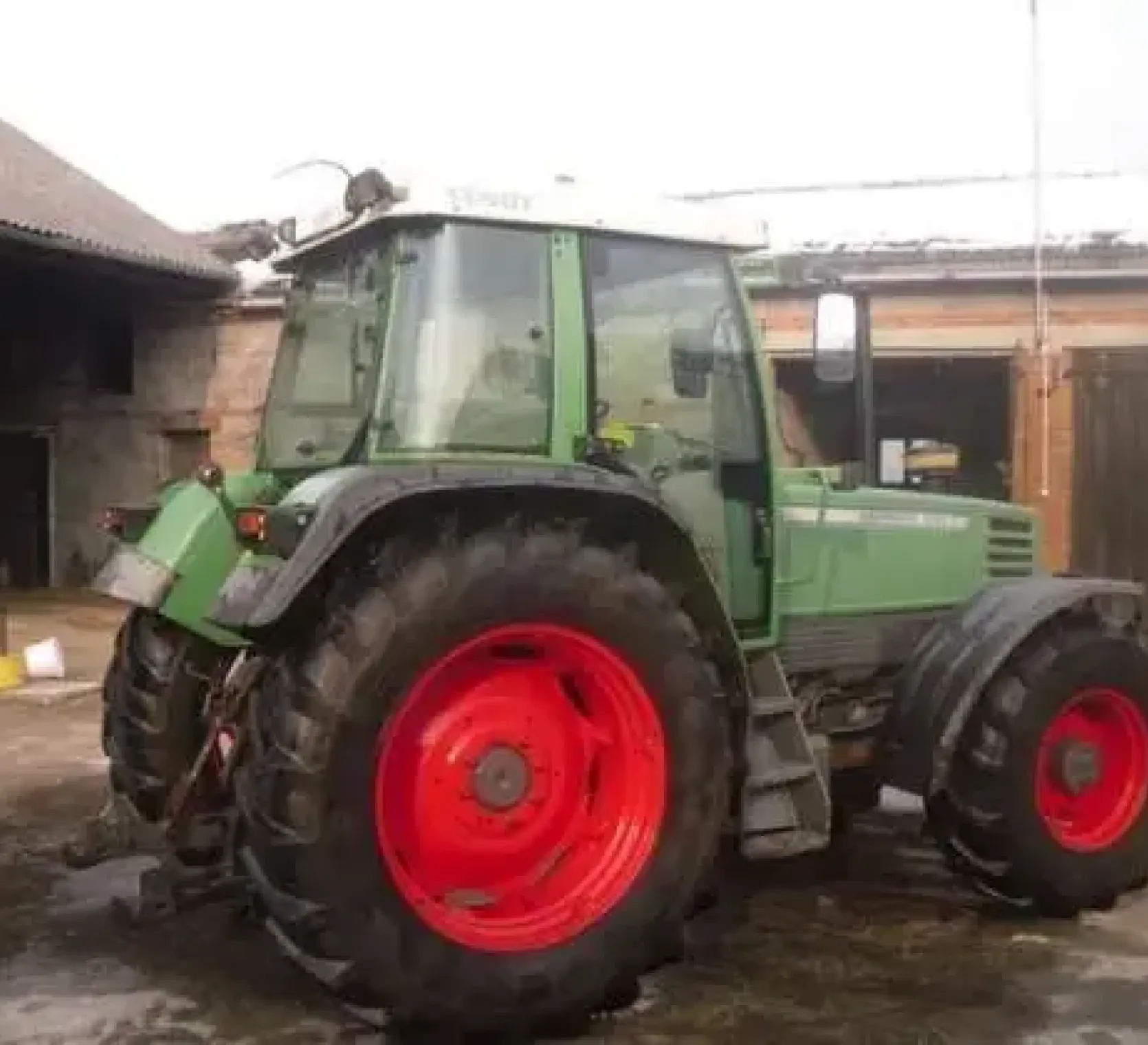 Używany zadbany ciągnik rolniczy Fendt 511 