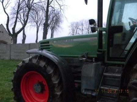 Używany ciągnik Fendt Feavorit 515 C zaprezentowany w gospodarstwie 