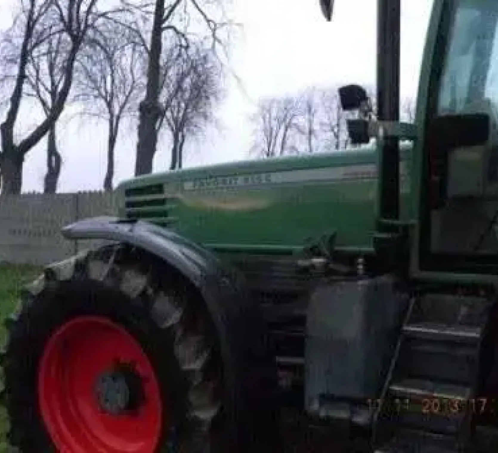 Używany ciągnik Fendt Feavorit 515 C zaprezentowany w gospodarstwie 