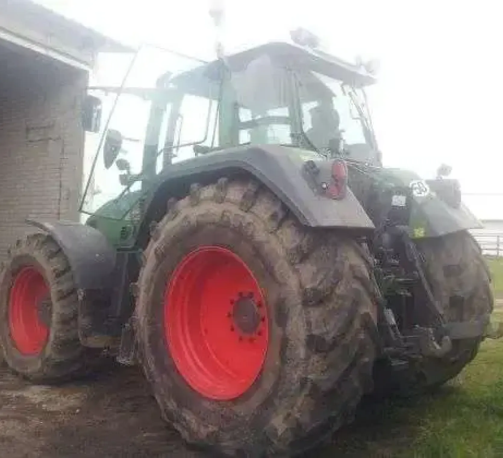Traktor rolniczy używany marki Fendt 926 Vario w gospodrstwie sprzedającego 