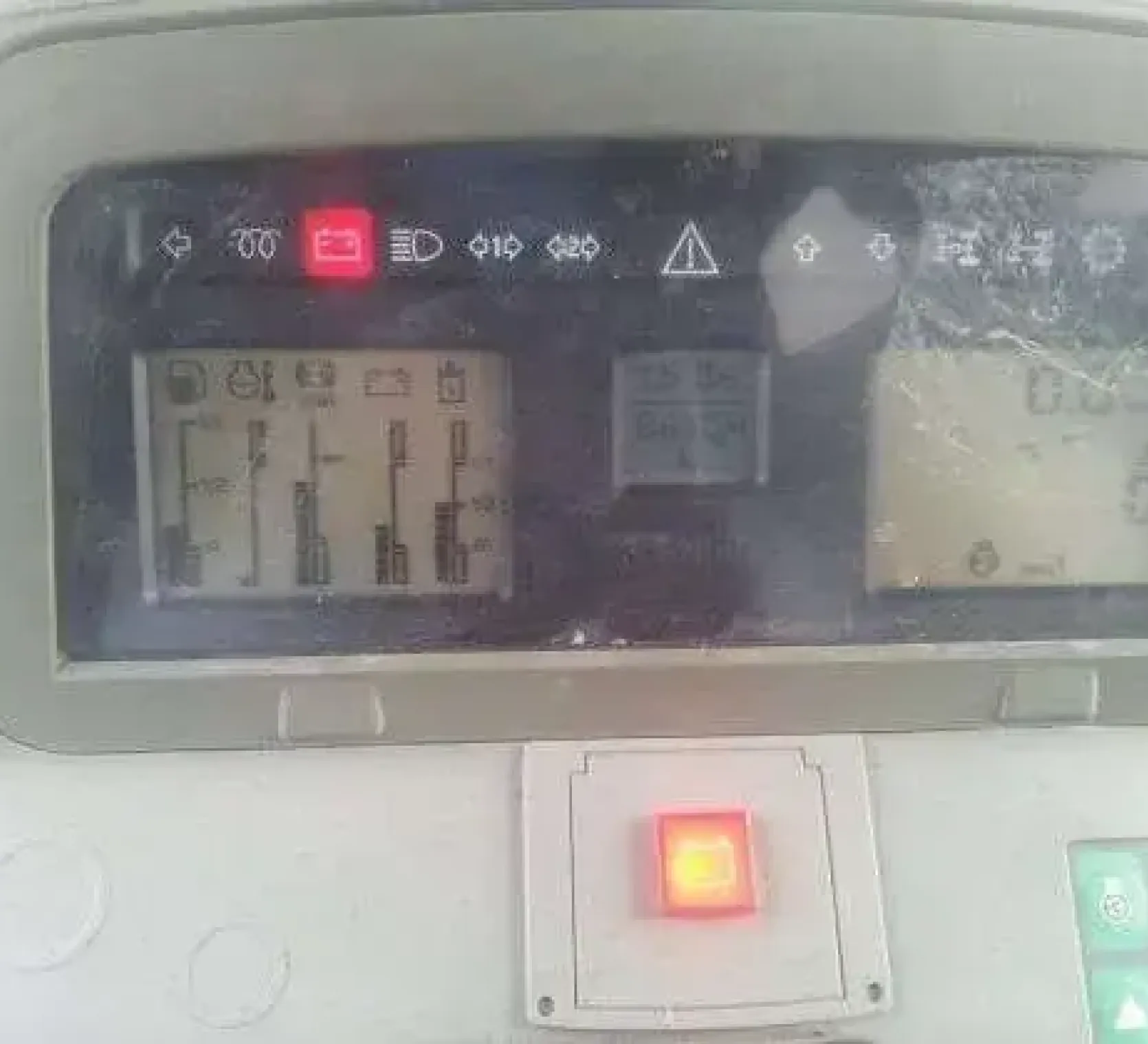 Deska rozdzielacza z wyświetlaczem  w w używanym ciągniku rolniczym Fendt 