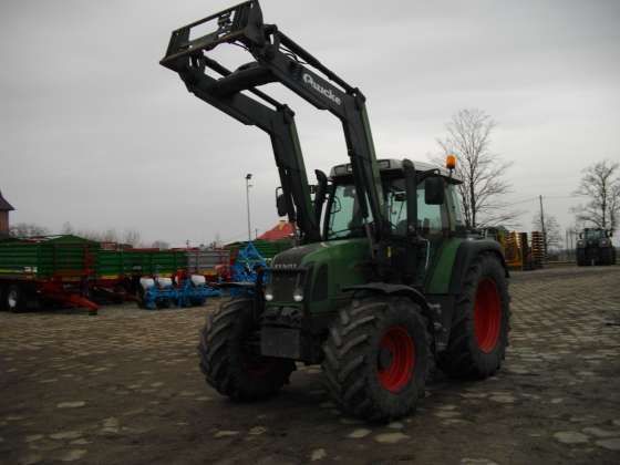 Ciągnik rolniczy Fendt 410 Vario z uniesionym ładowaczem czołowym Quicke