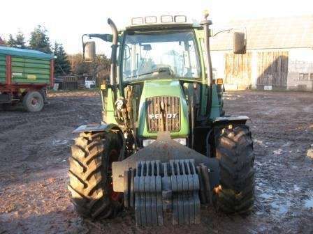 Obciąznik przedni zamontowany w ciągniku Fendt 309 Ci 