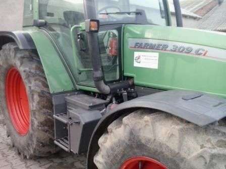 Ciagnik używany Fendt 309 z ogumieniem tylnym 540/65 R 34 i ogumieniem przednim 440/65 R 24,