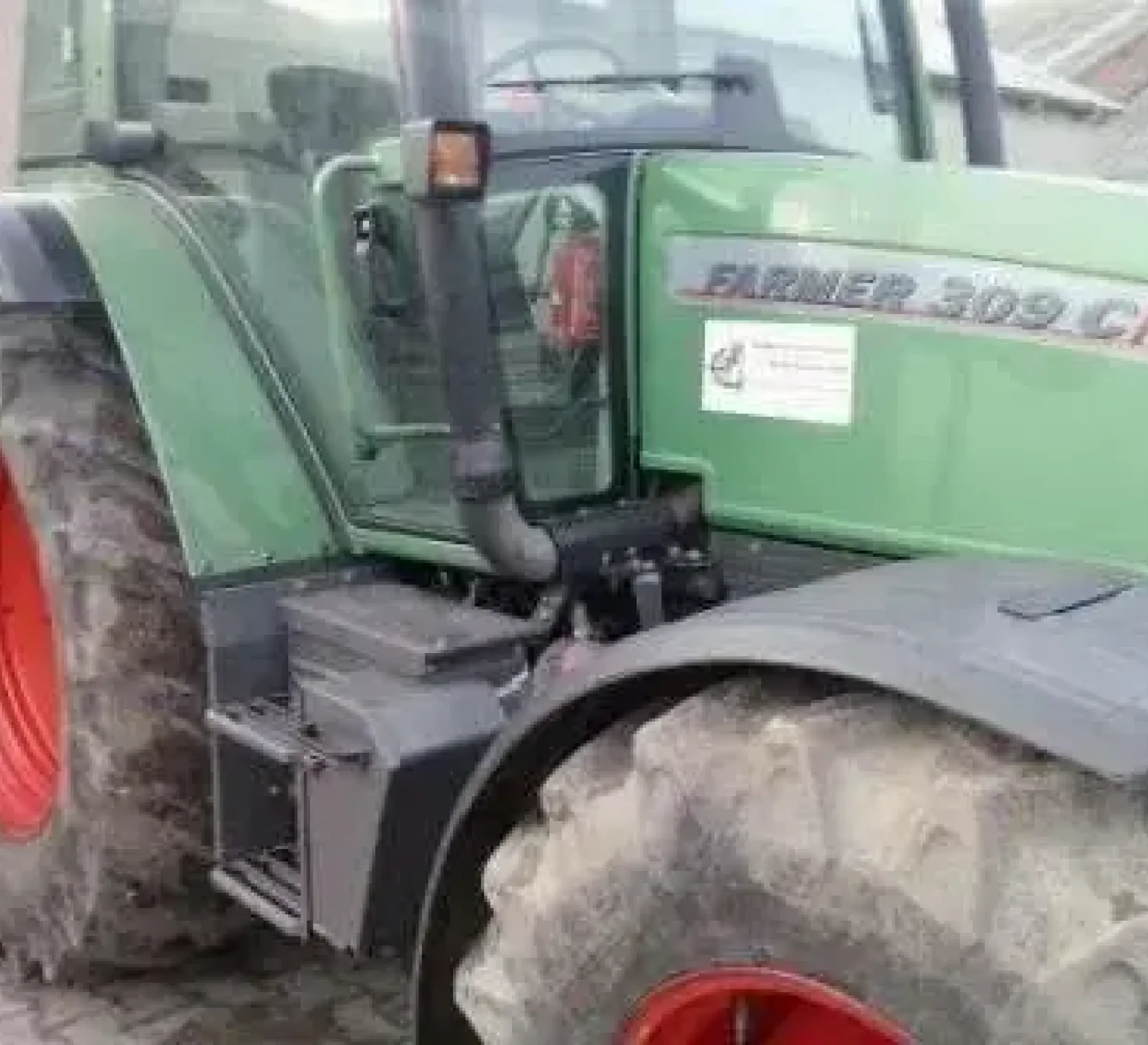 Ciagnik używany Fendt 309 z ogumieniem tylnym 540/65 R 34 i ogumieniem przednim 440/65 R 24,