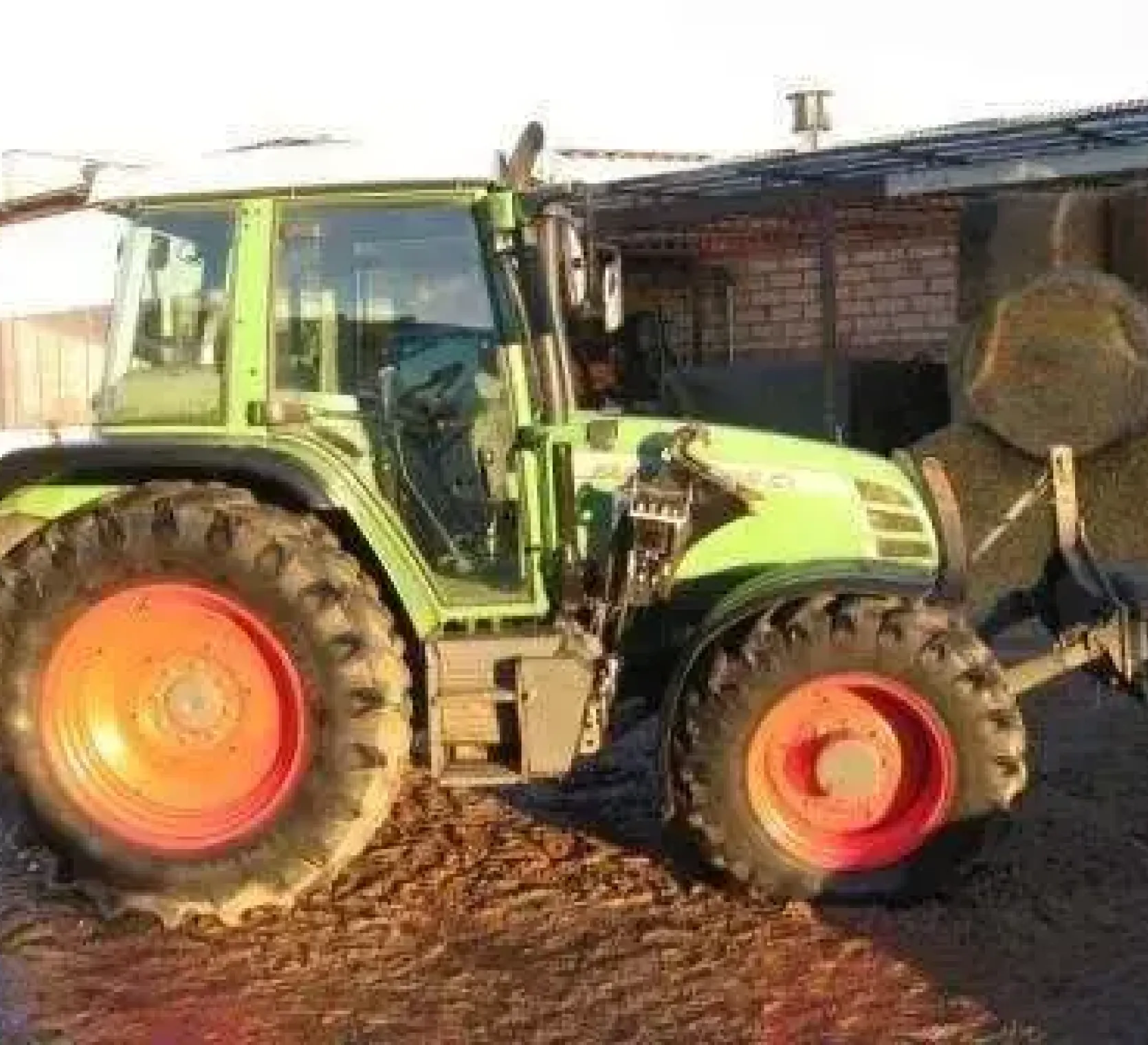 Prawy bok używanego ciągnika Fendt 309 