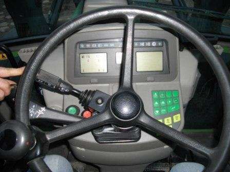 Kierownica i deska rozdzielacza używanego ciągnika rolniczego Fendt 410 Vario wystwionego na sprzedaż 