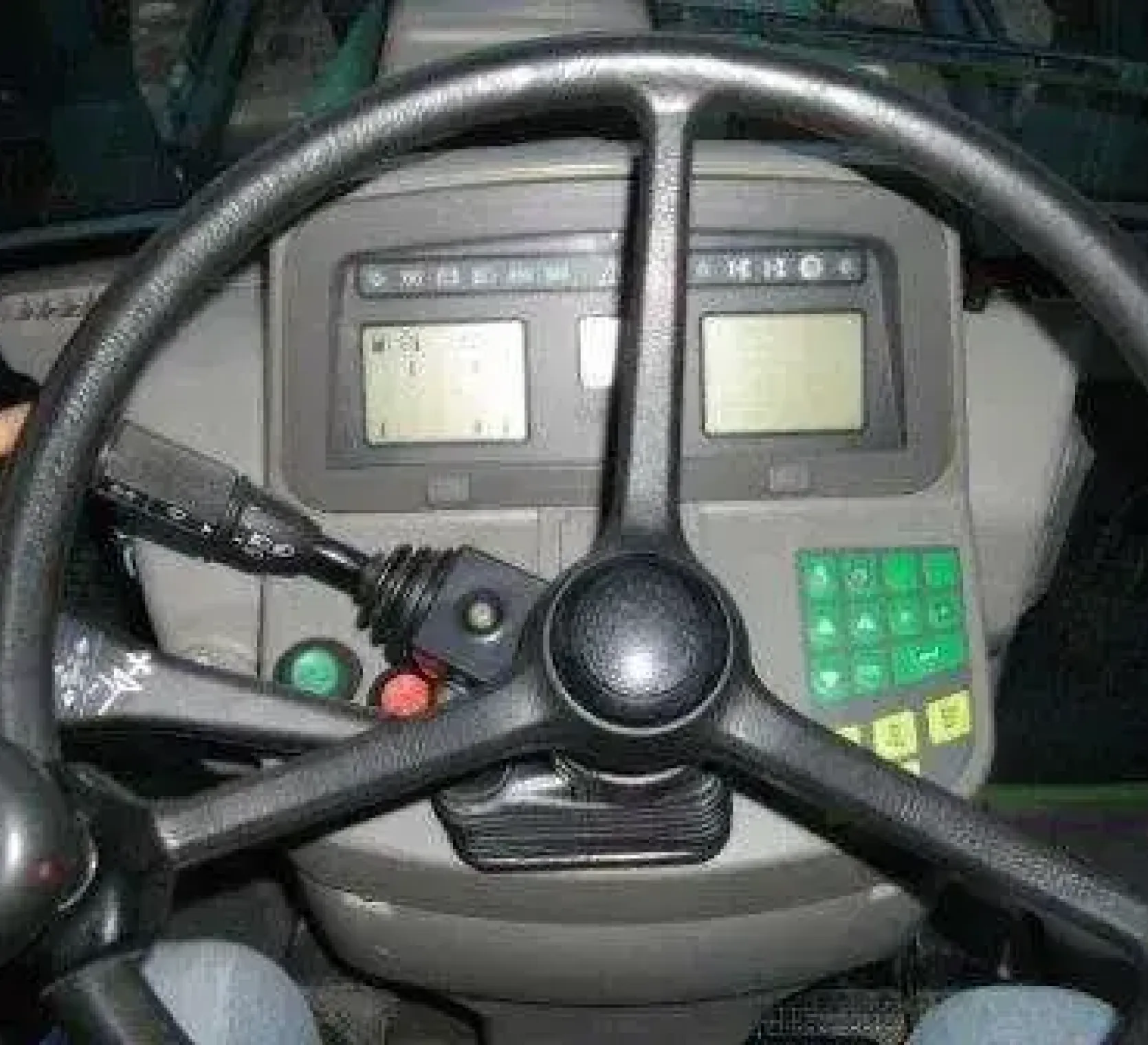 Kierownica i deska rozdzielacza używanego ciągnika rolniczego Fendt 410 Vario wystwionego na sprzedaż 