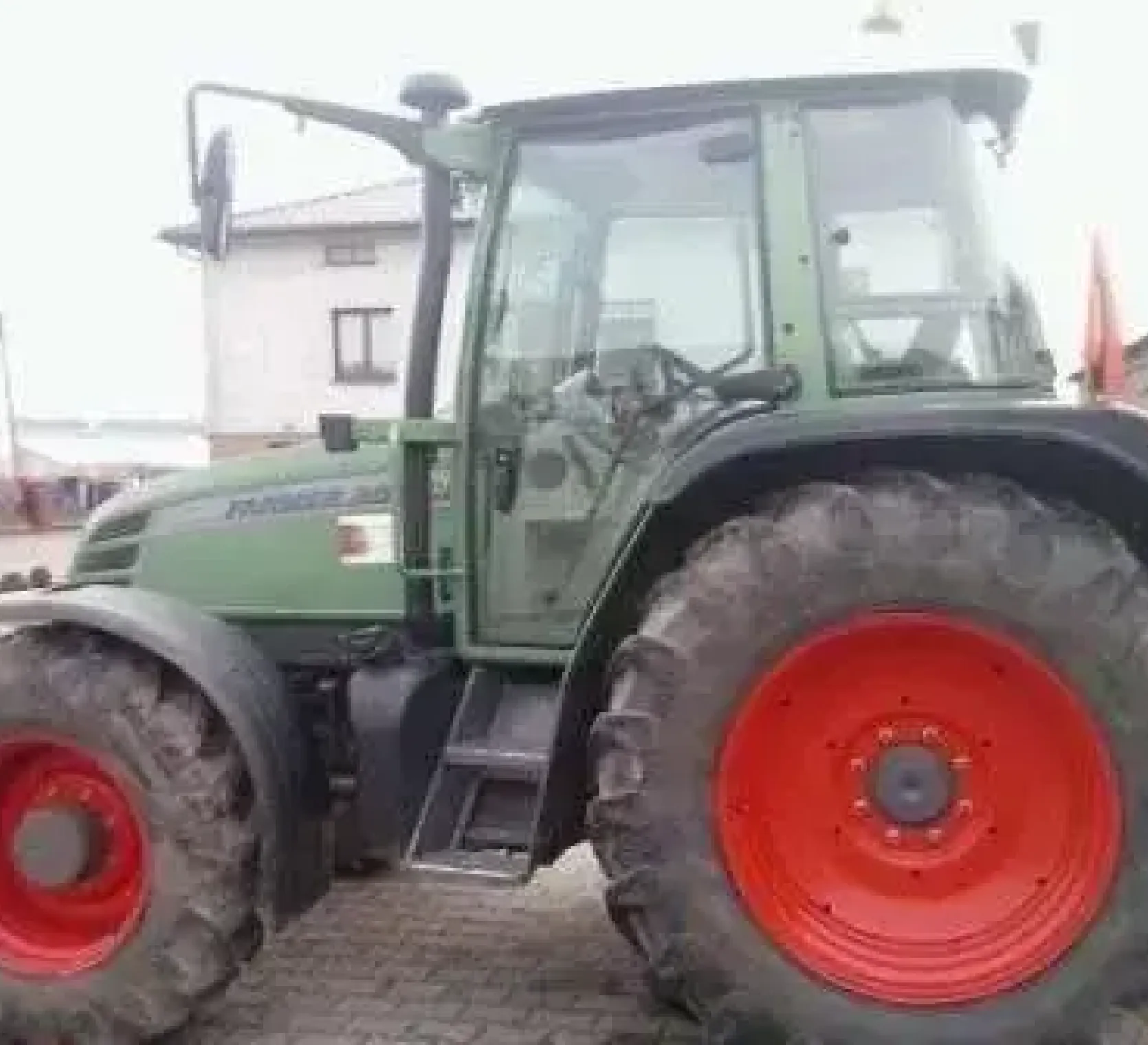 Fendt 309 Ci używany ciągnik z instalacją hamulcową pneumatyczną jedno i dwuobwodową