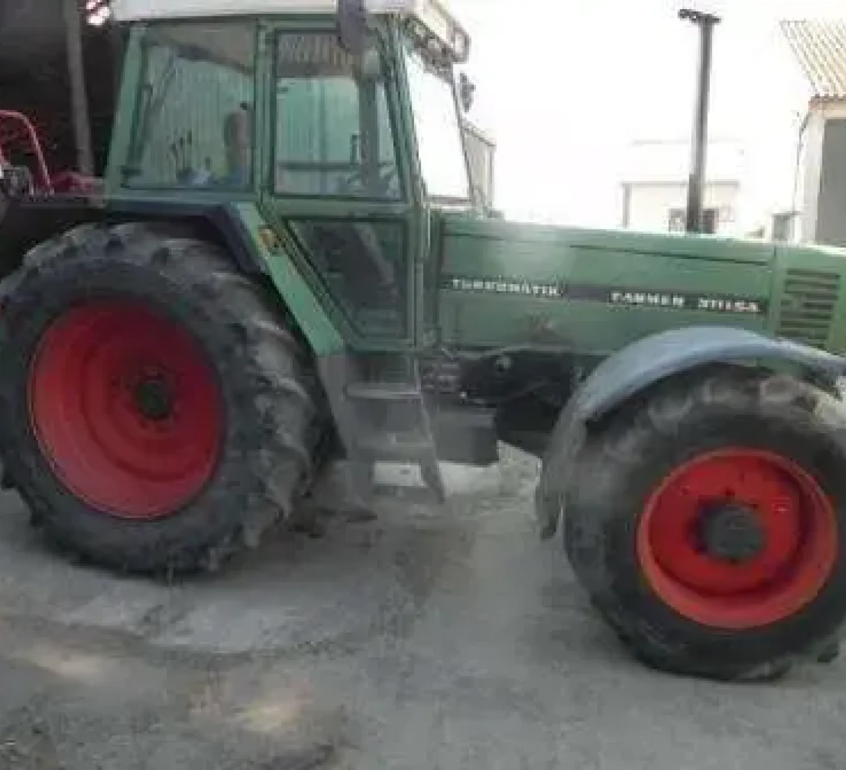 Ciągnik rolniczy Fendt 211  - używany 