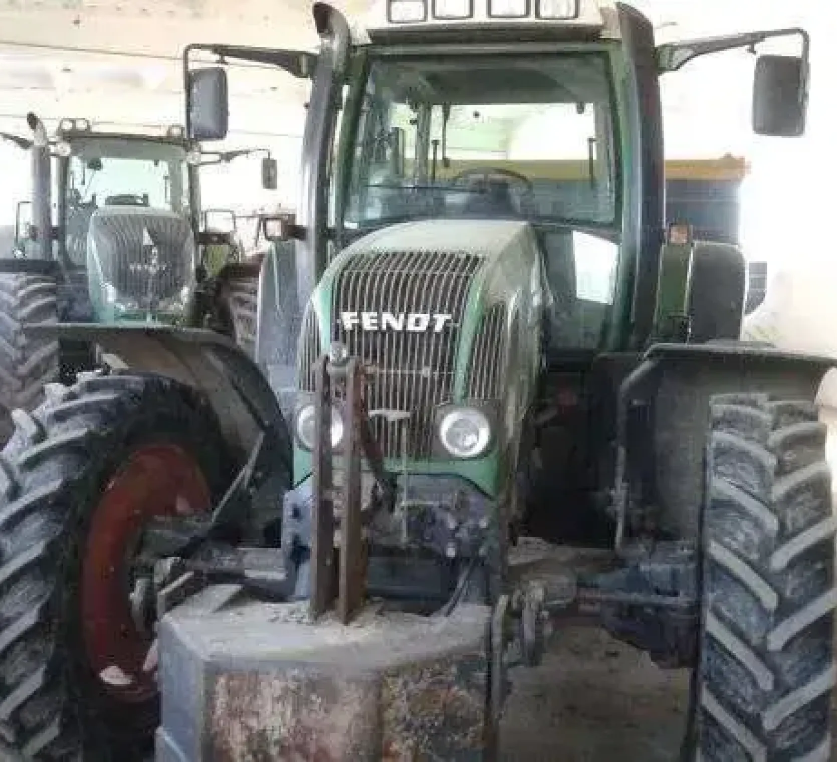 Przód używanego ciągnika Fendt 716 Vario z obciążnikiem przednim 