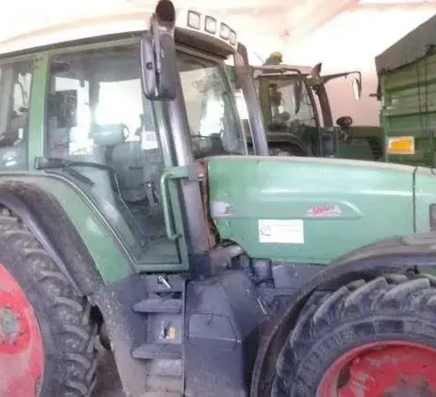 Prawy bok używanego ciągnika Fendt 716 Vario 