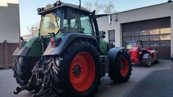 Ciągnik rolniczy używany Fendt 817 na placu maszyn rolniczych korbanek.pl