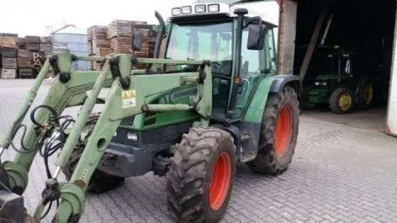 Używany ciągnik rolniczy Fendt 309 z zamontowanym ładowaczem czołowym 