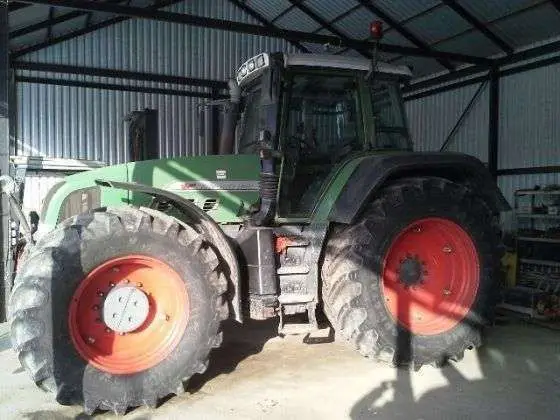 Garażowny używany ciągnik rolniczy marki Fendt seria 926 Vario 