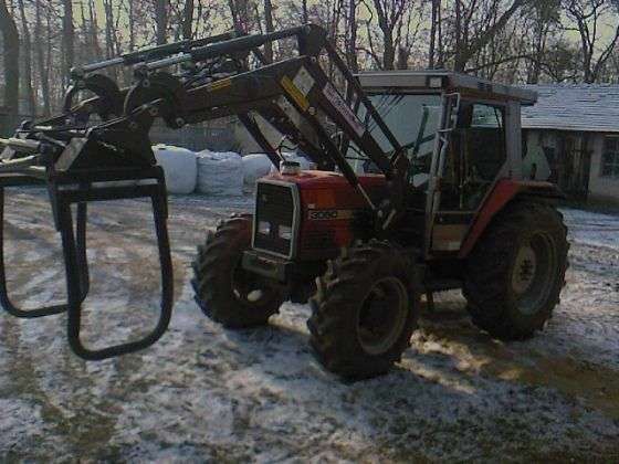Ciągnik rolniczy Massey Ferguson 3060 z ładowaczem i chwytakiem korbanek używane maszyny rolnicze