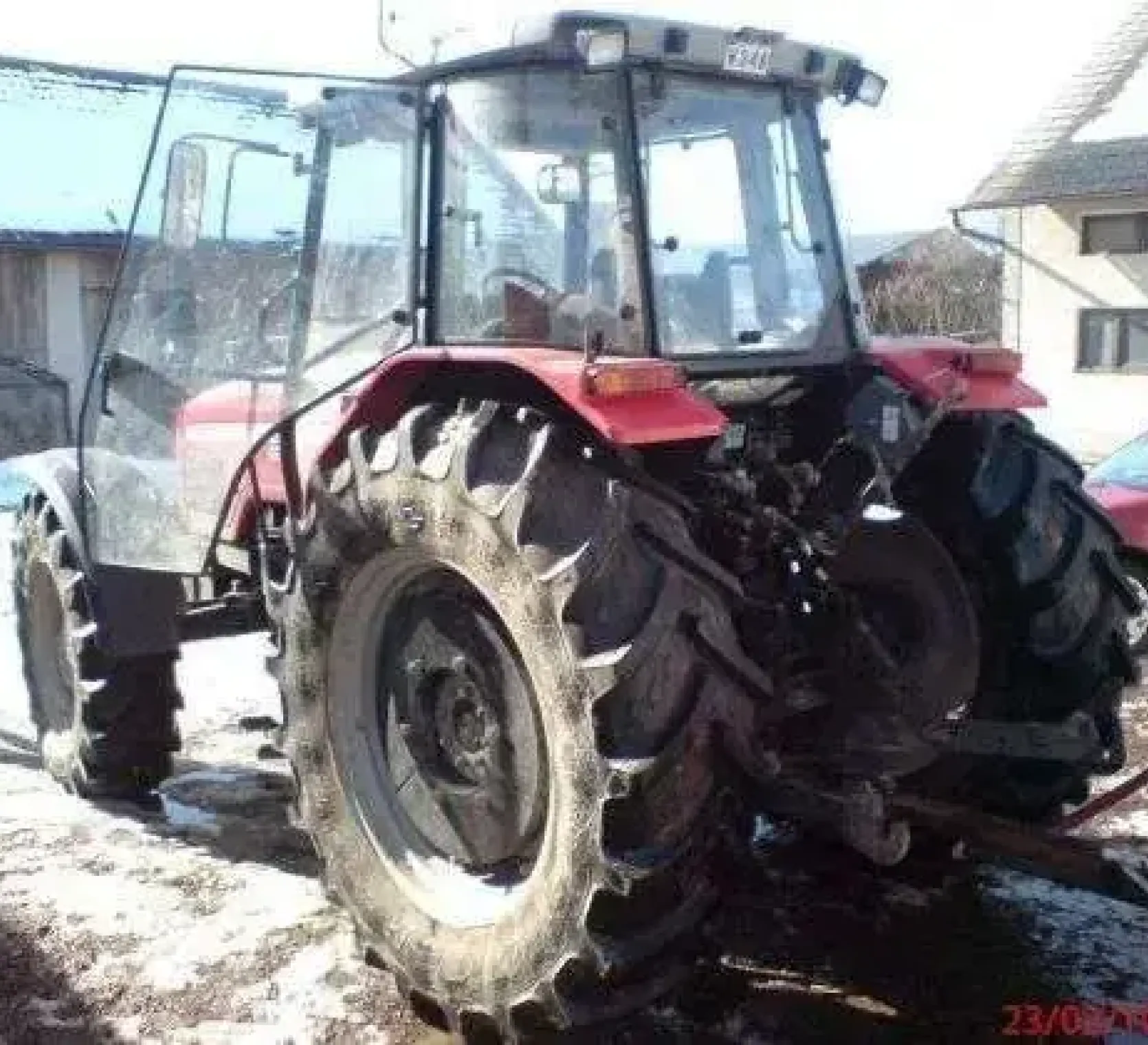 Tylny TUZ w traktorze Massey Ferguson 4270