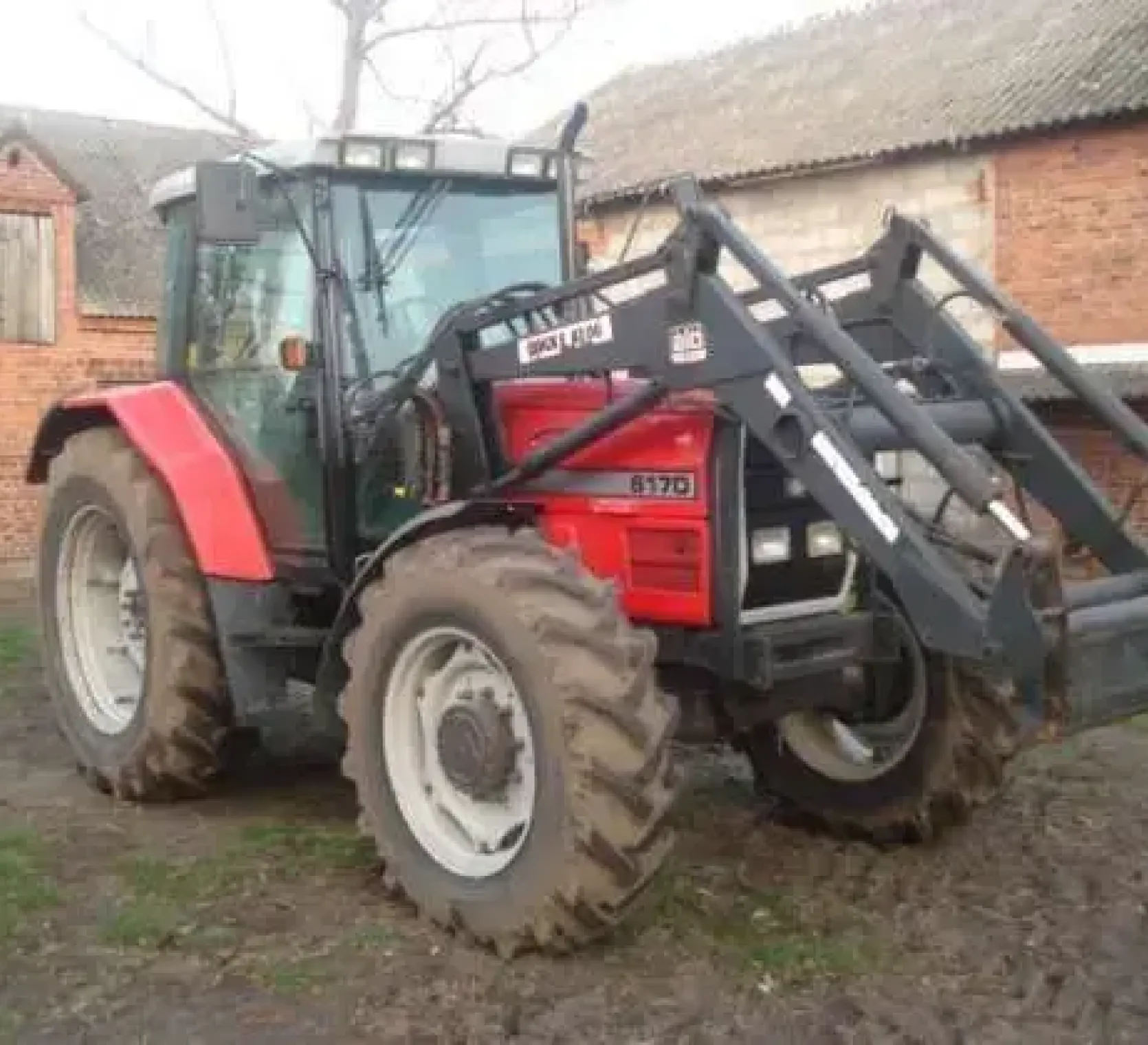 Niezawodny ciągnik rolniczy 6170 z 1997 roku z ładowaczem czołowym