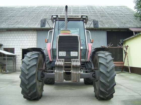 Używany ciągnik Massey Ferguson 3120 1994 roku od frontu
