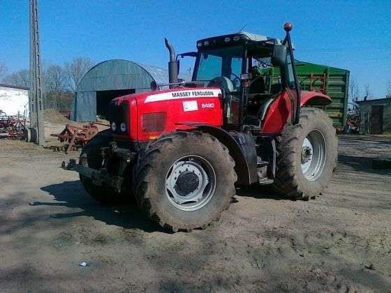 Ciągnik Massey Ferguson 6490 z przyczepą rolniczą
