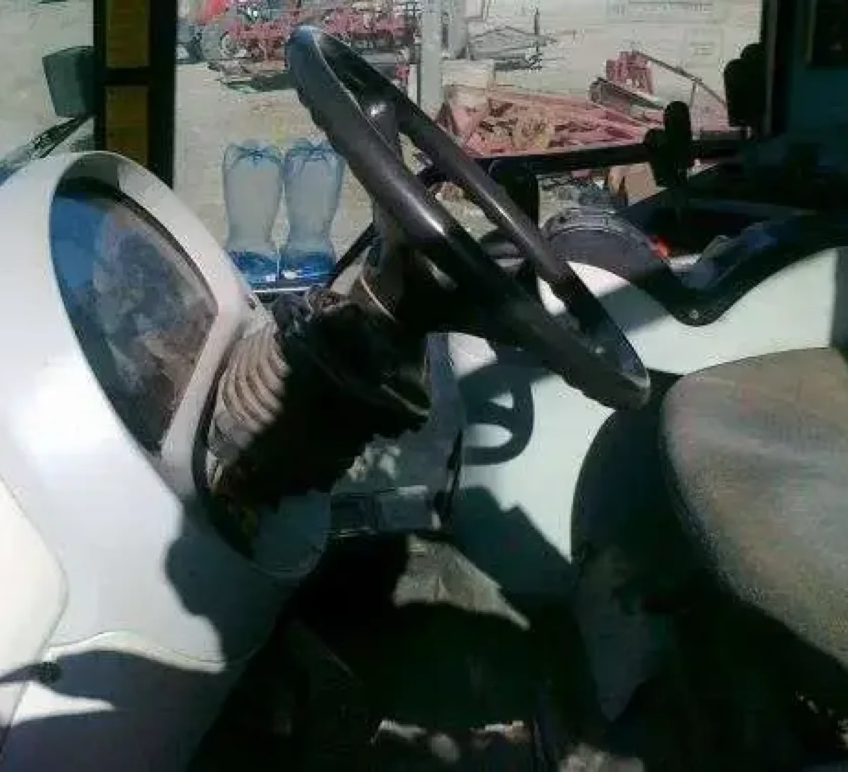 Kabina ciągnika MF 6490 z 2005 roku