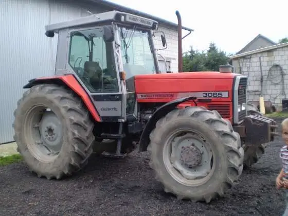 kultowy ciągnik rolniczy Massey Ferguson 3085