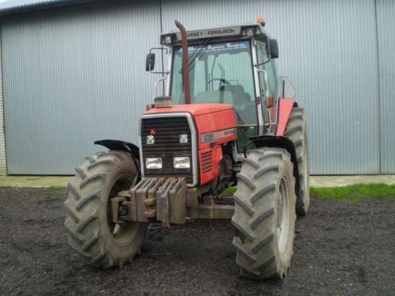 Niezawodny traktor Massey Ferguson 3085