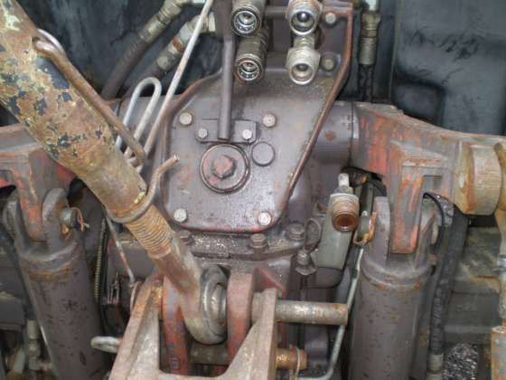 Trzypunktowy Układ Zawieszenia w ciągniku Massey Ferguson 3085