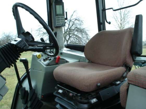 Kabina MF 8140 - kierownica oraz siedzenie operatora 