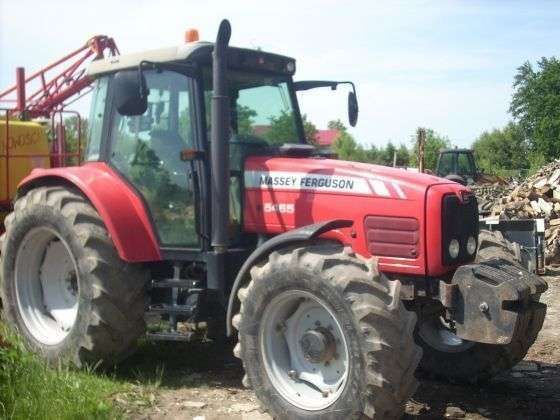 Uniwersalny ciągnik Massey Ferguson 5465 