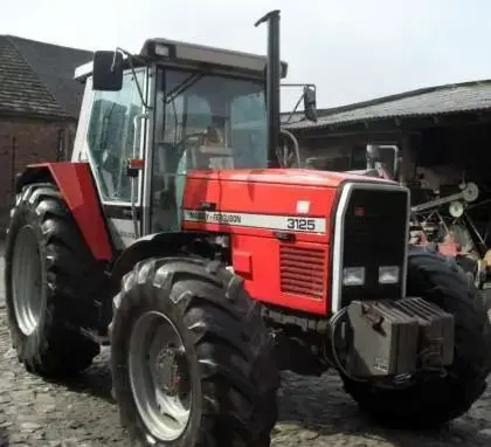 prway przód ciągnika MF3125 opony w idealnym stanie i błyszczący czerwony lakier