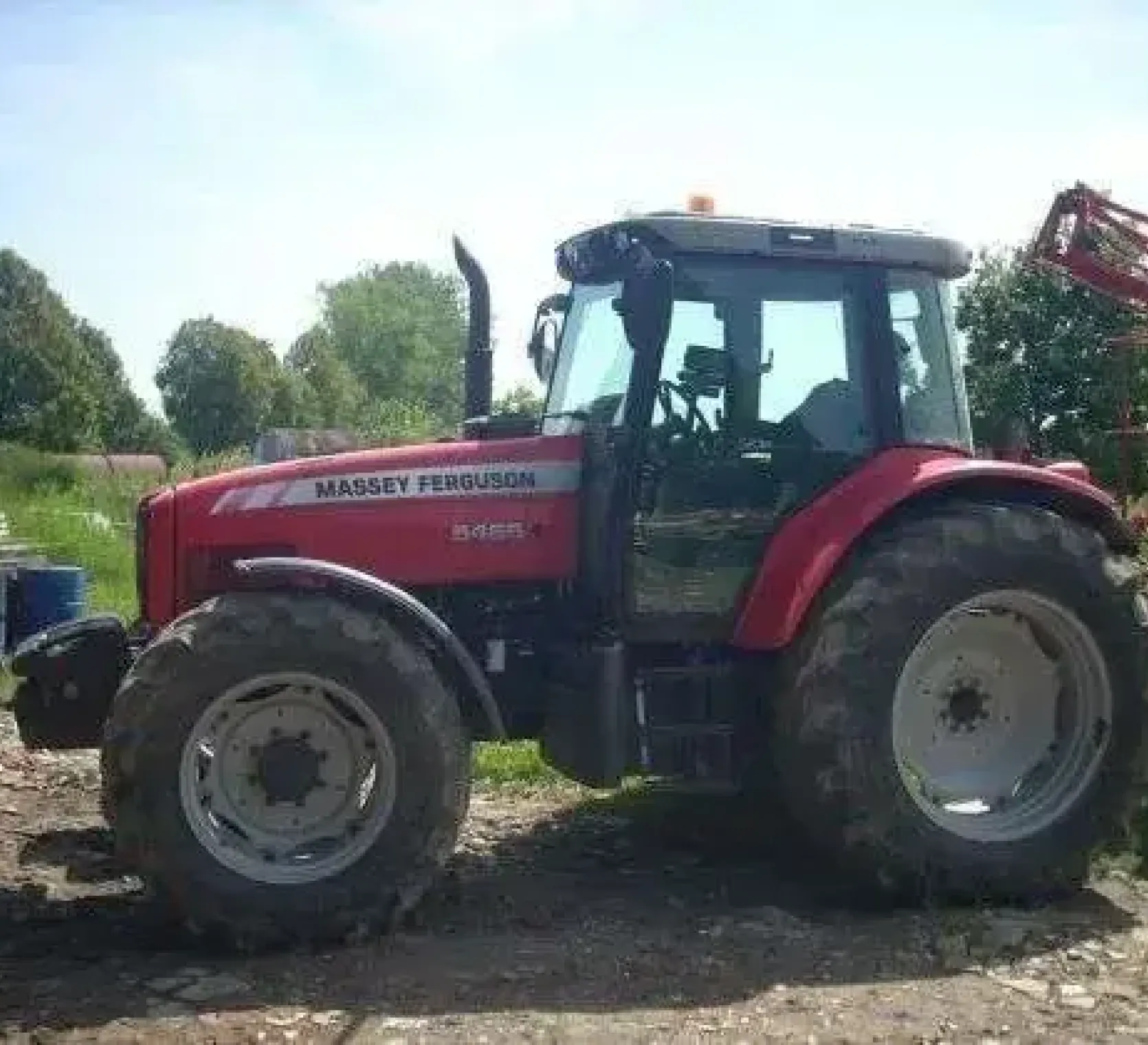 Massey Ferguson 5465 przygotowany do opryskiwania
