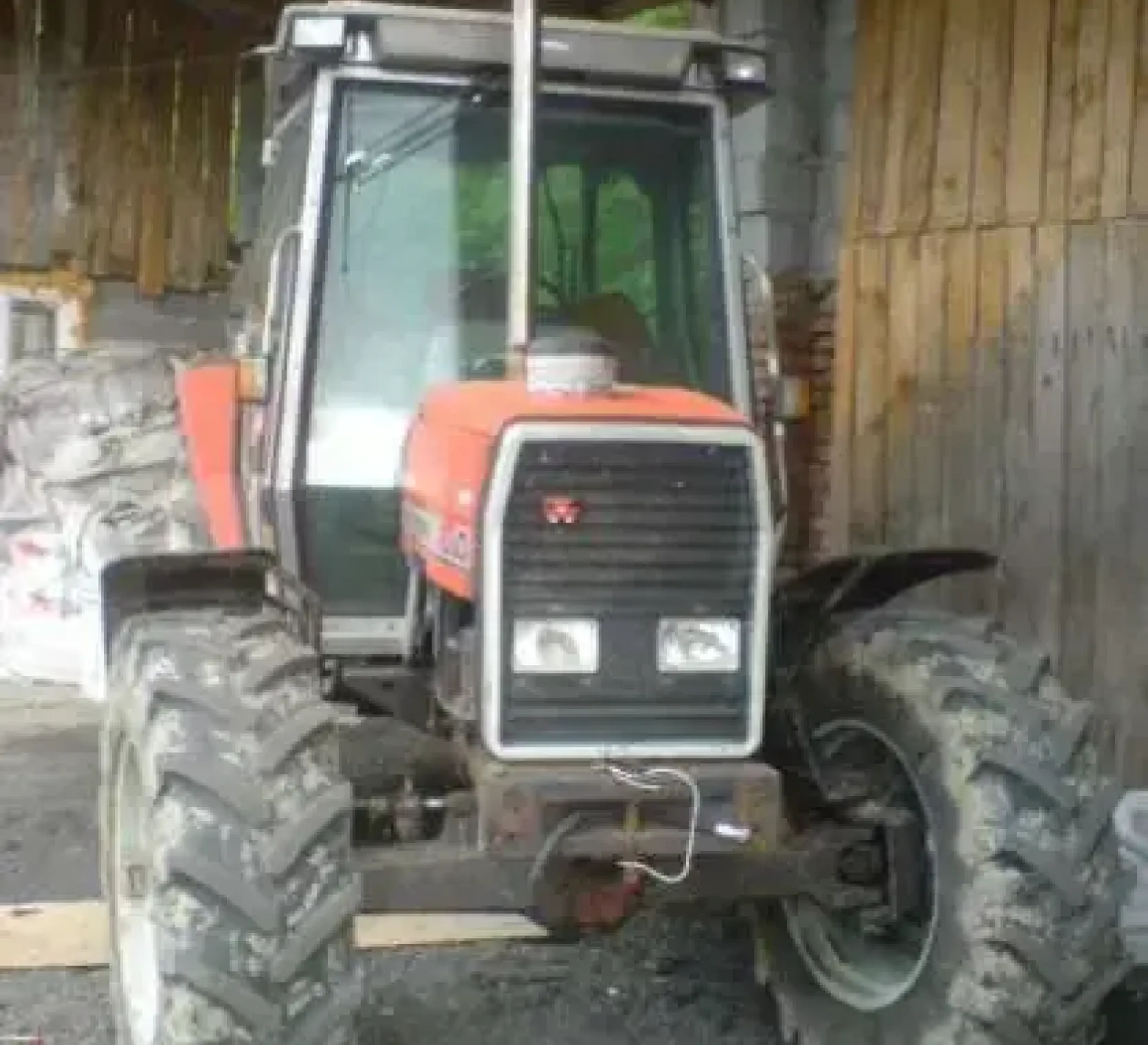 Przód używanego traktora Massey Ferguson 3050
