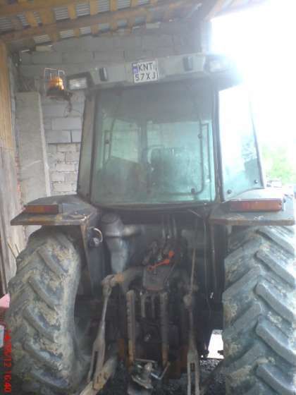 Tylny układ zwieszenia narzędzi w ciągniku rolniczym Massey Feruson 3050
