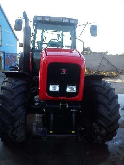 oferta sprzedaży ciągnik używany z 2005 roku Massey Ferguson 8260 zdjęcie z przodu 