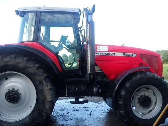 oferta sprzedaży ciągnik używany z 2005 roku Massey Ferguson 8260 zdjęcie z prawej strony
