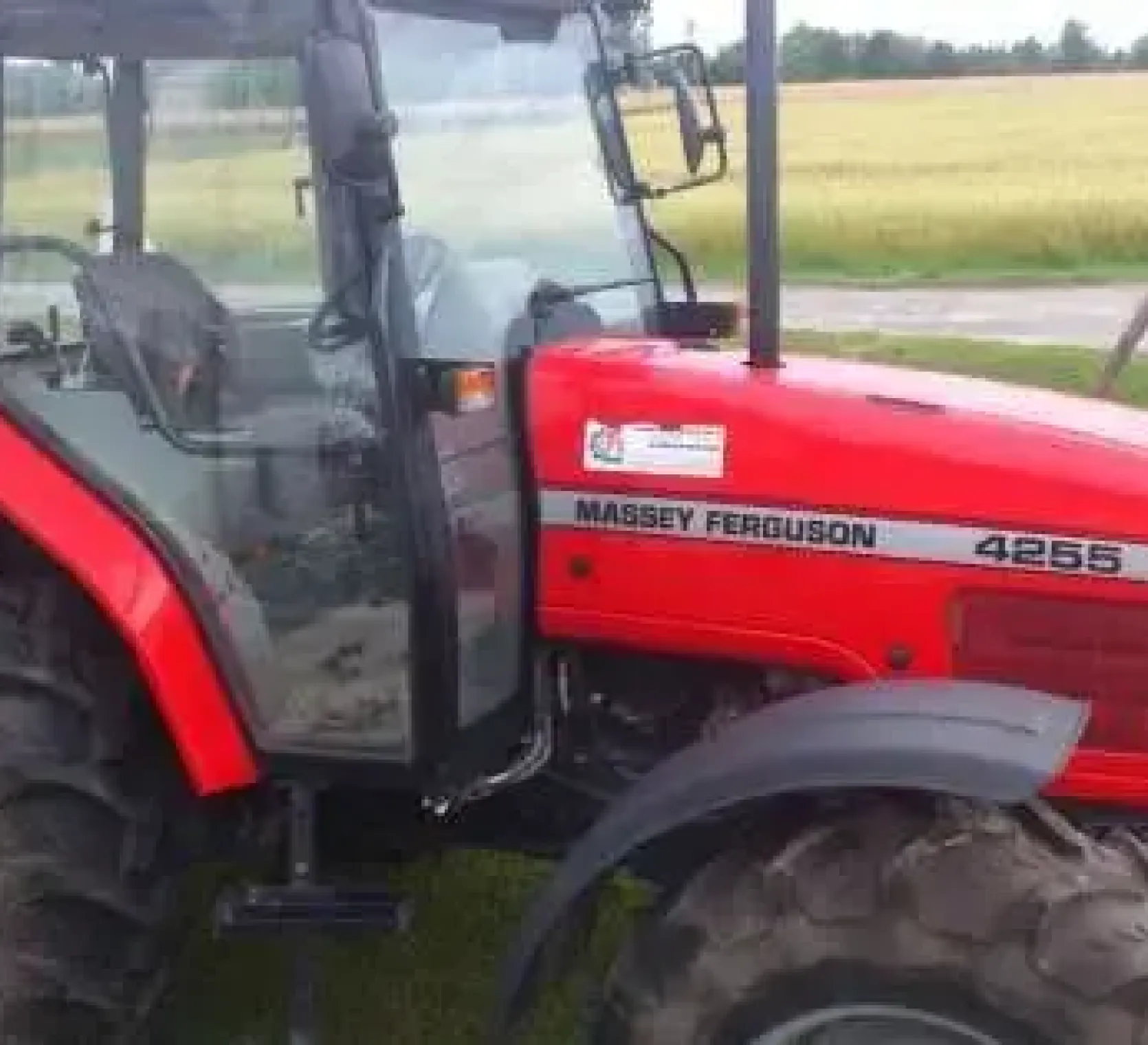 Używany Ciągnik rolniczy Massey Ferguson 4255 2003 r prawy bok