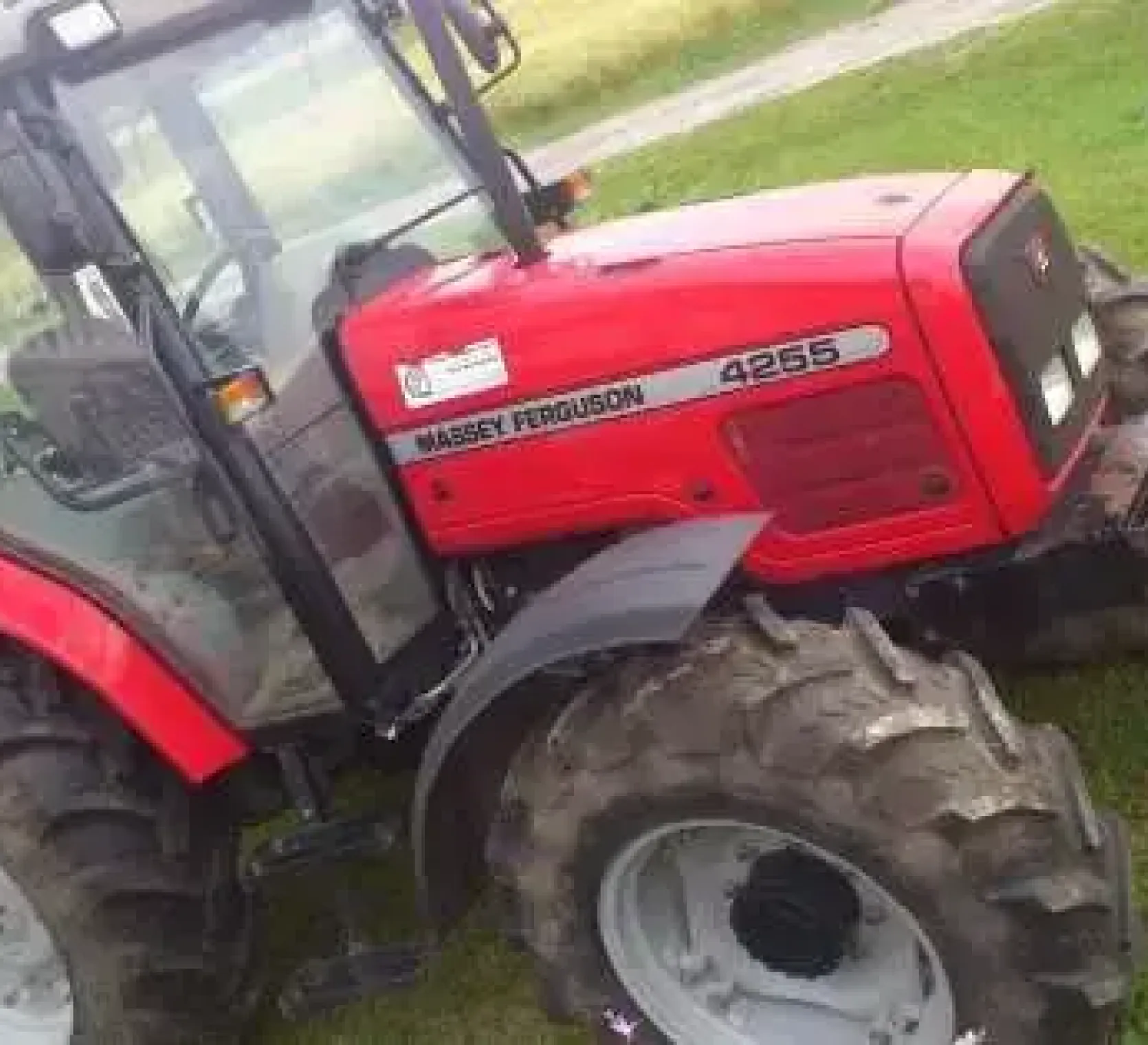 Używany Ciągnik rolniczy Massey Ferguson 4255 2003 r lewy bok