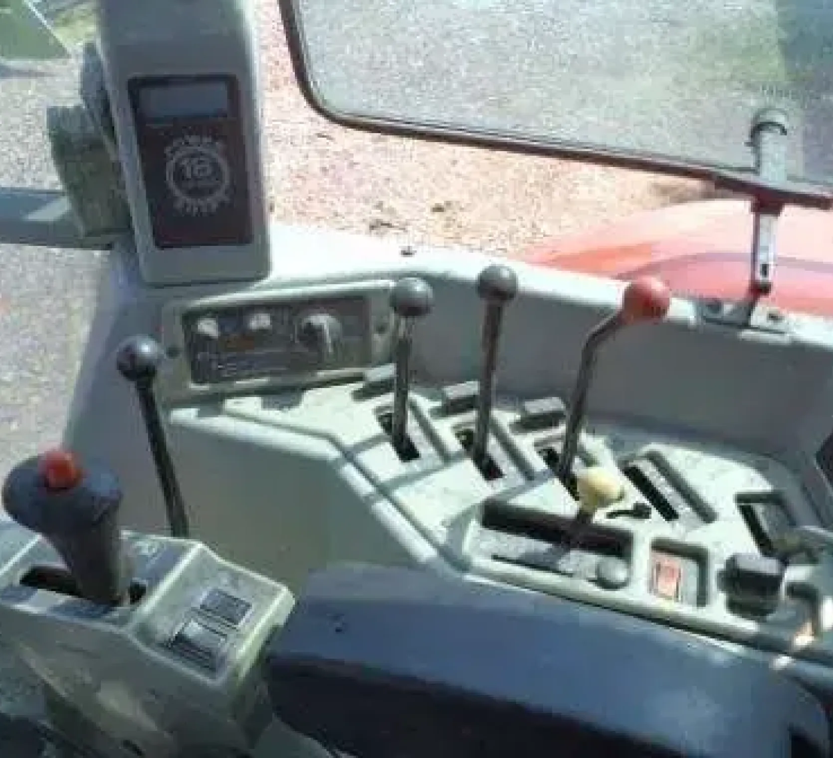 Panel sterowania w ciągniku Massey Ferguson 9240