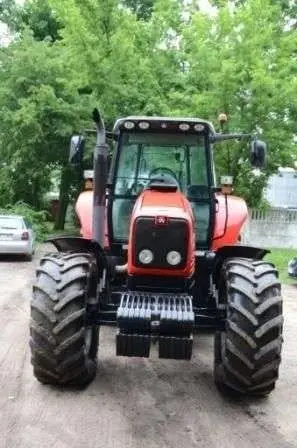 Traktor Massey Ferguson 6495 z 2006 roku od przodu
