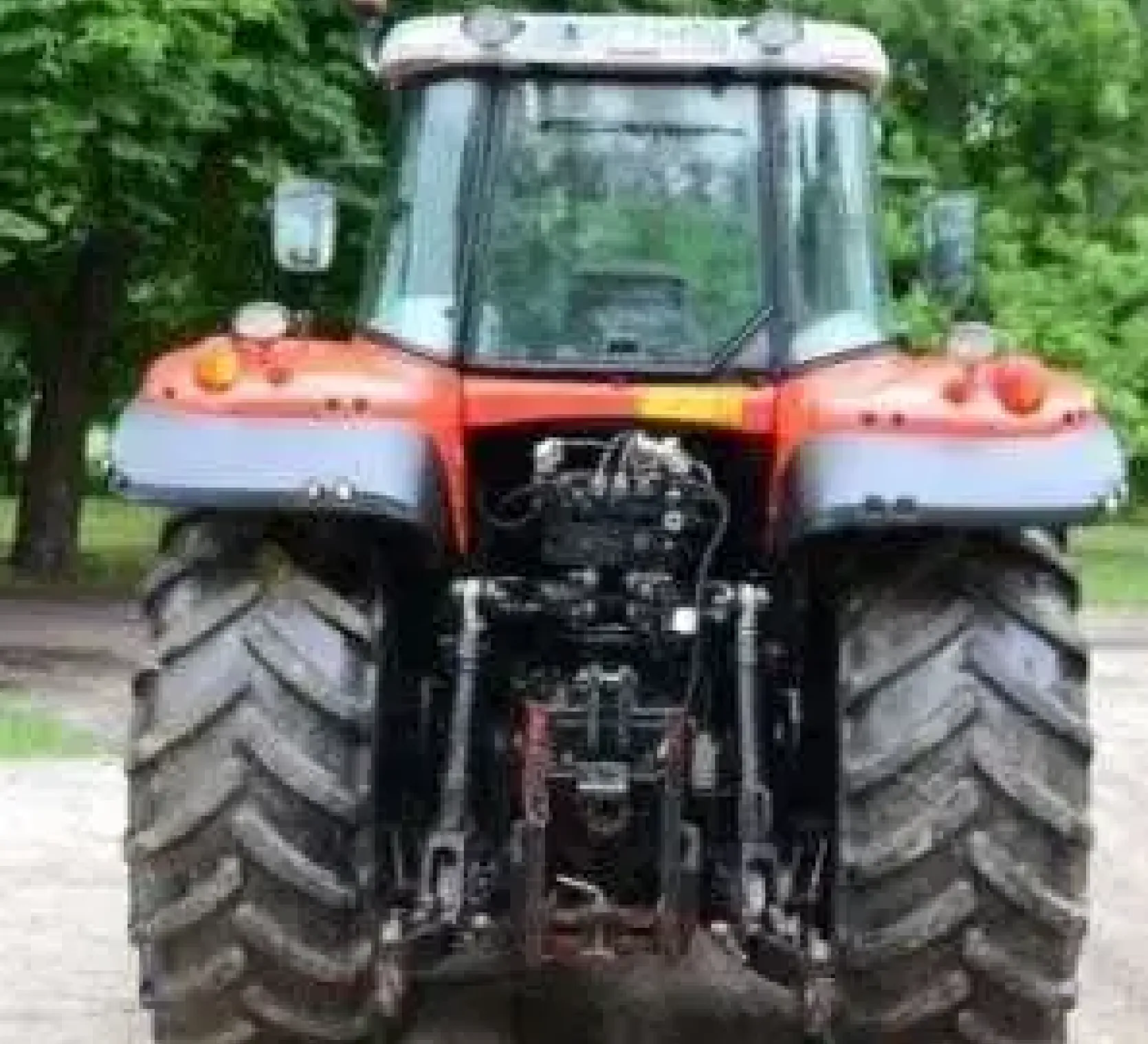 Trzypunktowy Układ Zawieszenie w ciągniku Massey Ferguson 6495