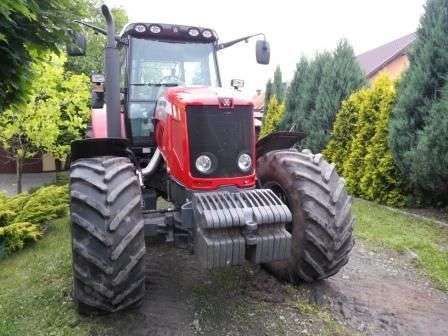 rzód traktora Massey Ferguson 6495 z zamontowanym obciążnikiem przednim 