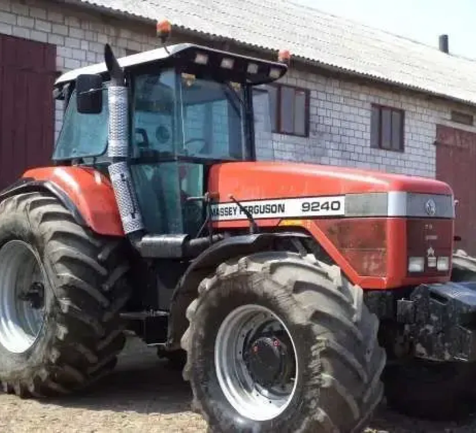 Używany Ciągnik Massey Ferguson 9240 rok produkcji 2000 prawy przód